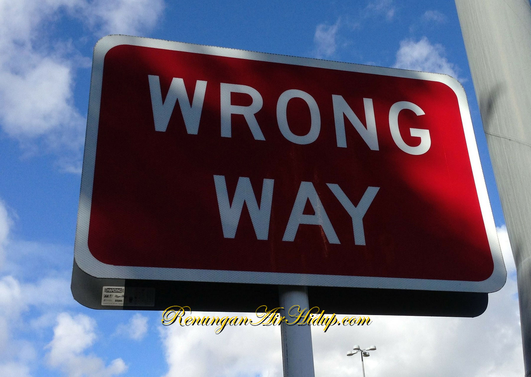 Jalan_yang_Berbahaya