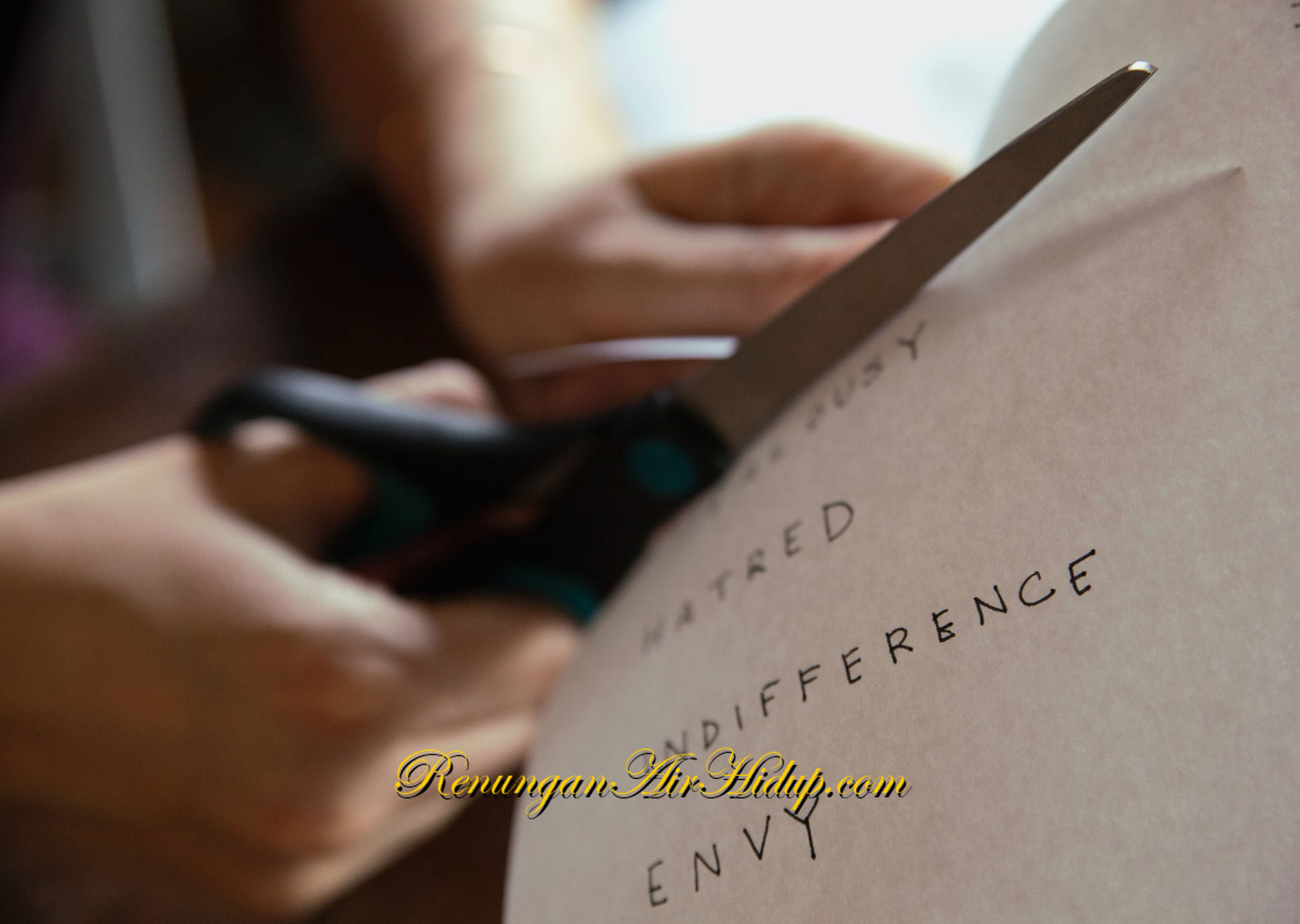 Iri_Hati_dan_Mementingkan_Diri_Sendiri